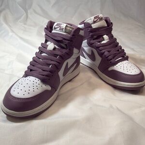 Air Jordan 1 Retro High OG "Mauve" Size 7 US Men / 8.5 US Women DZ5485-105